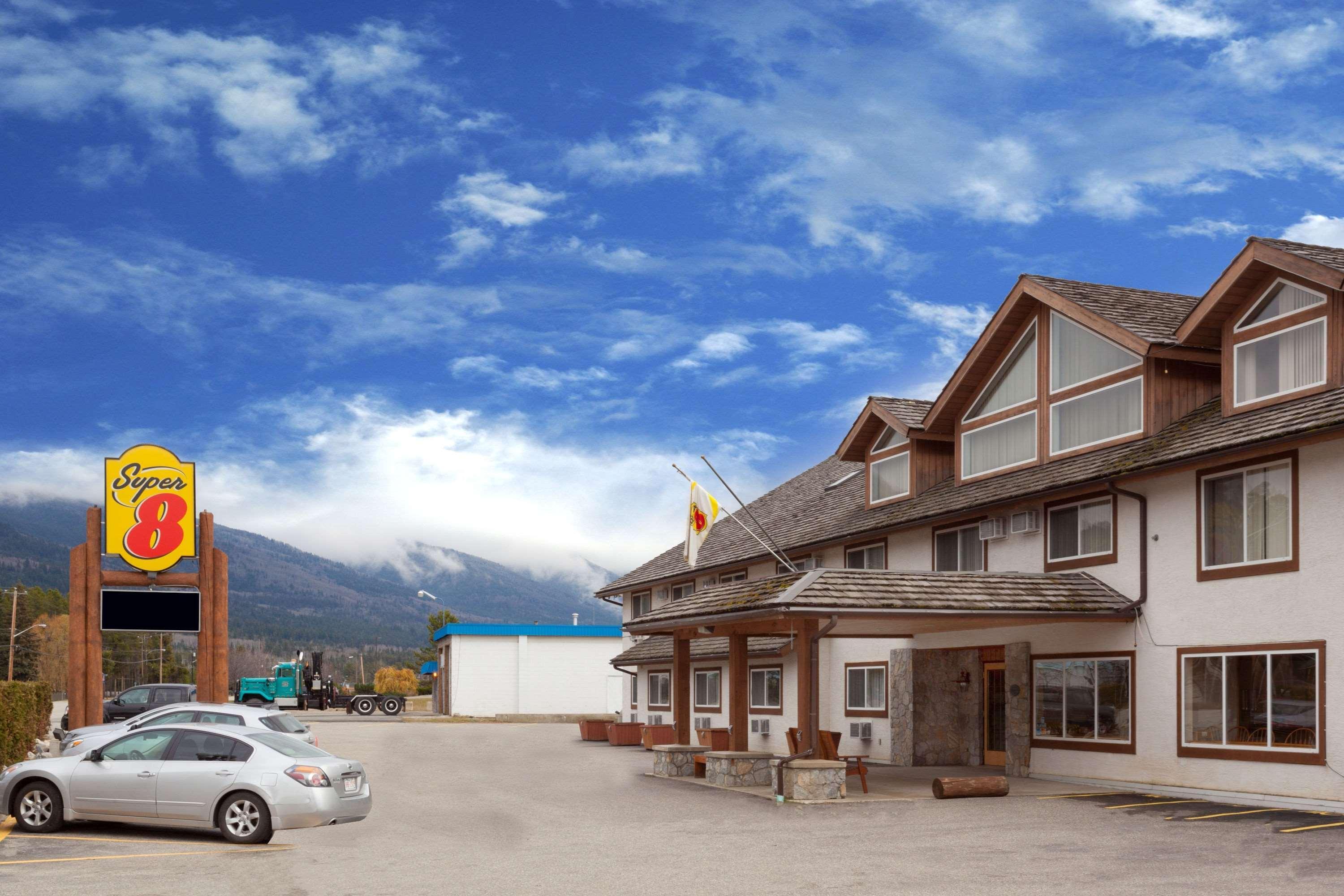 Super 8 By Wyndham Valemount Hotel Exterior photo